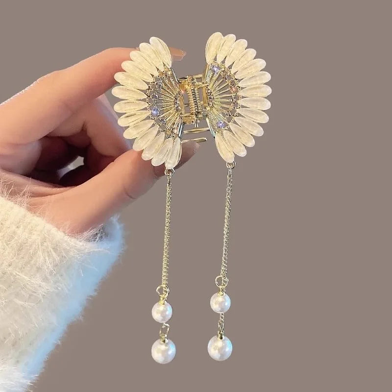 Glitter Shark Grip Clips Korean Style Sweet Romantic Hair Claws Butterfly Shape Girls Pearl Tassel Metal Jewelry Hair Accessory
