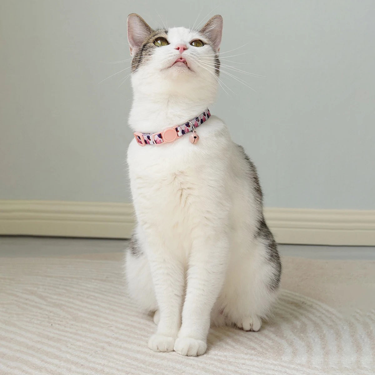 Cute Cat Weaving Necklace with Small Bell Design, Anti-Suffocation Cat Collar Adjustable 15-30cm Comfortable Soft nylon material