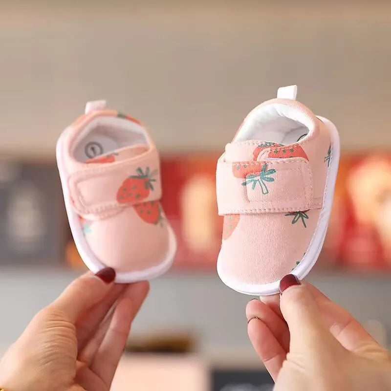 Cute Bear Soft Sole Comfortable Sandals for Infants and Toddlers, Baotou Anti Kick First Step Shoes 0-18 Months