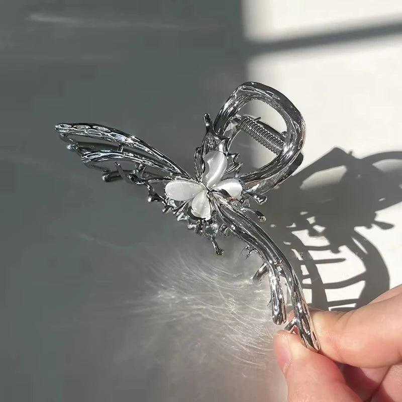 Gothic Spider Shaped Hair Claw Clip for Women Hollow Out Metal Imitation Pearl Shark Clips Charms Cool Girls Hair Accessories M