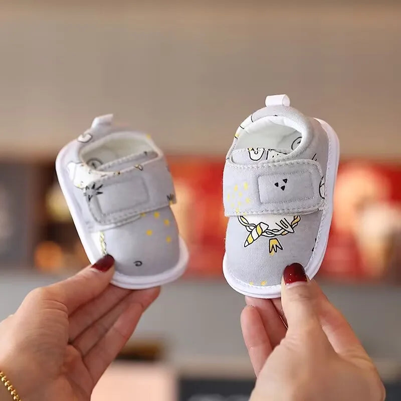 Cute Bear Soft Sole Comfortable Sandals for Infants and Toddlers, Baotou Anti Kick First Step Shoes 0-18 Months