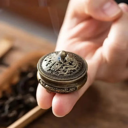 Longfeng Fingertip Stove, Three-Legged Small Incense Burner, Non-Stick Powder Tray, Creative Aromatherapy Burner 1PC