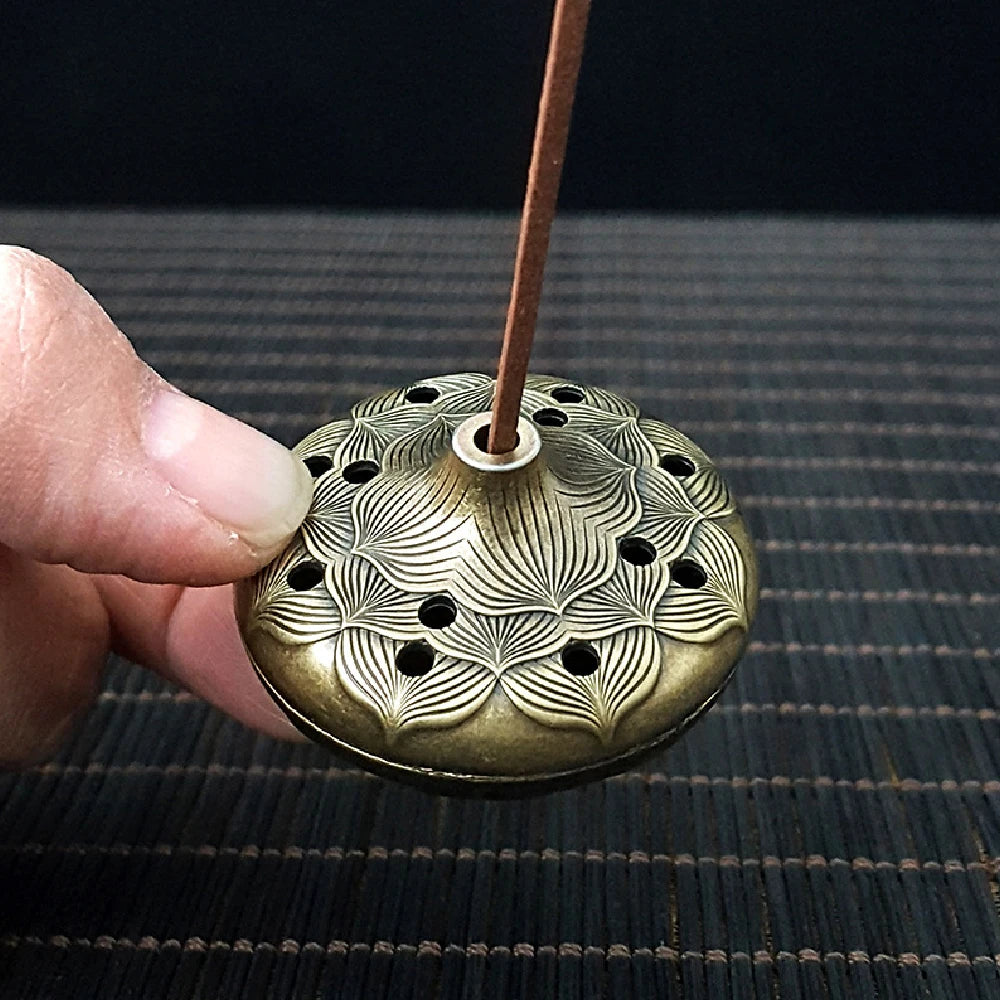 Antique brass pocket mini hollow incense burner, ancient Chinese tea table decoration, dragon and phoenix incense burner