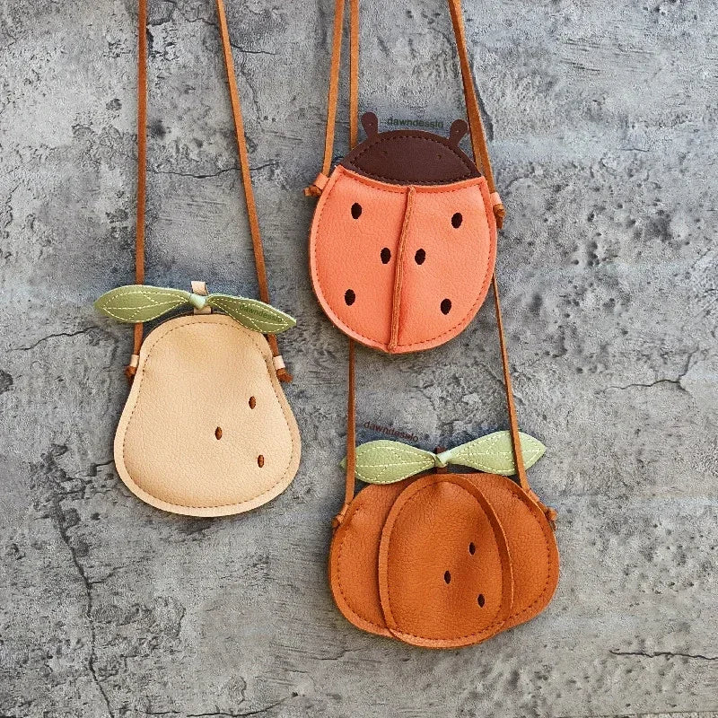 Mini bolsos de dibujos animados bonitos para niñas pequeñas, bandolera con forma de calabaza, pera o mariquita, pequeños bolsos de mano Kawaii para bebés y niños, regalo