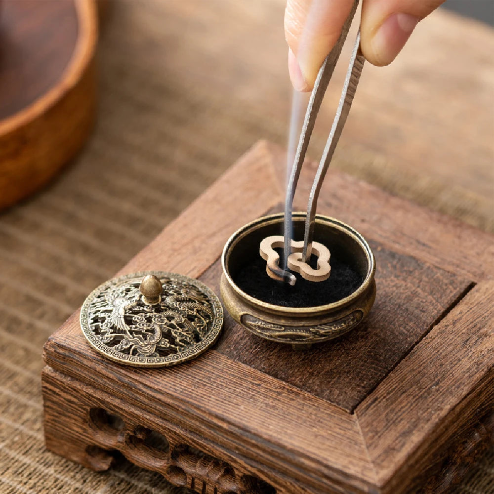 Antique brass pocket mini hollow incense burner, ancient Chinese tea table decoration, dragon and phoenix incense burner