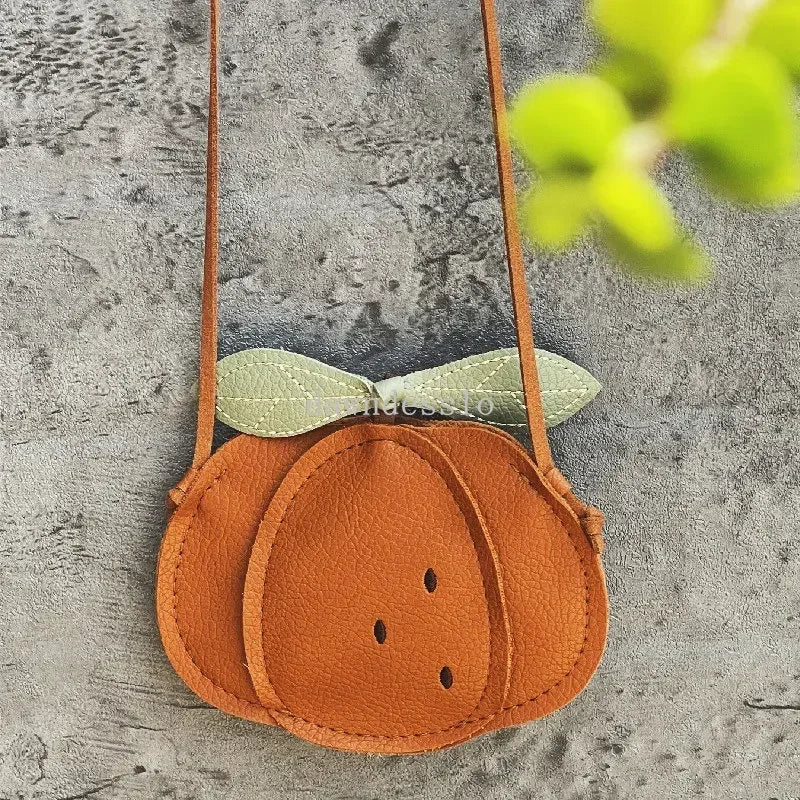 Mini bolsos de dibujos animados bonitos para niñas pequeñas, bandolera con forma de calabaza, pera o mariquita, pequeños bolsos de mano Kawaii para bebés y niños, regalo