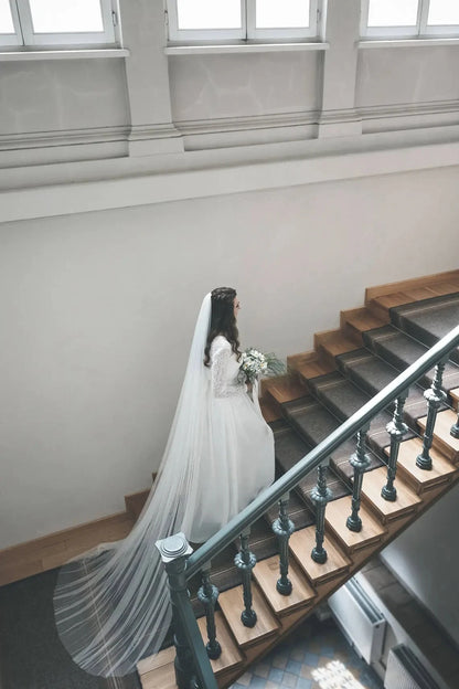 TOPQUEEN V30 Classic Bridal Wedding Veils Plain Yarn 1 Tier Soft Wedding Long Veil with Comb Wedding Dress Accessories Black Red