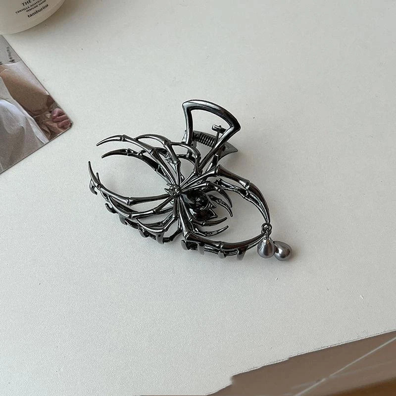 Gothic Spider Shaped Hair Claw Clip for Women Hollow Out Metal Imitation Pearl Shark Clips Charms Cool Girls Hair Accessories M