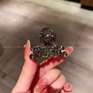 New French Metal Style Imitation Pearl Geometric Mini Cute Hair Claws for Women Temperament Trend Shark Clip Senior Accessories