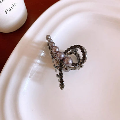 New French Metal Style Imitation Pearl Geometric Mini Cute Hair Claws for Women Temperament Trend Shark Clip Senior Accessories