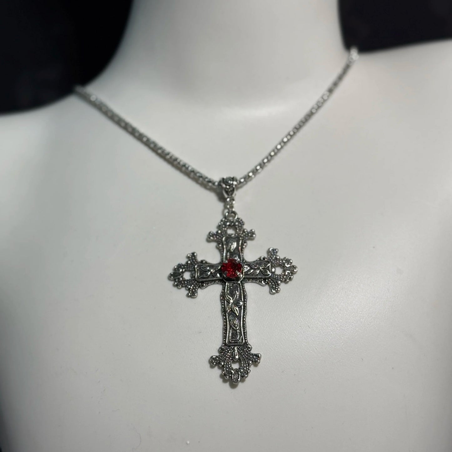 Y2K Punk Crystal Big Cross Pendant Necklaces for Women Men, Gothic Irregular Cross Clavicle Chain Necklaces, Aesthetic Jewelry