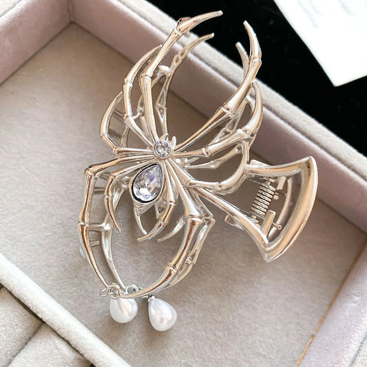Gothic Spider Shaped Hair Claw Clip for Women Hollow Out Metal Imitation Pearl Shark Clips Charms Cool Girls Hair Accessories M