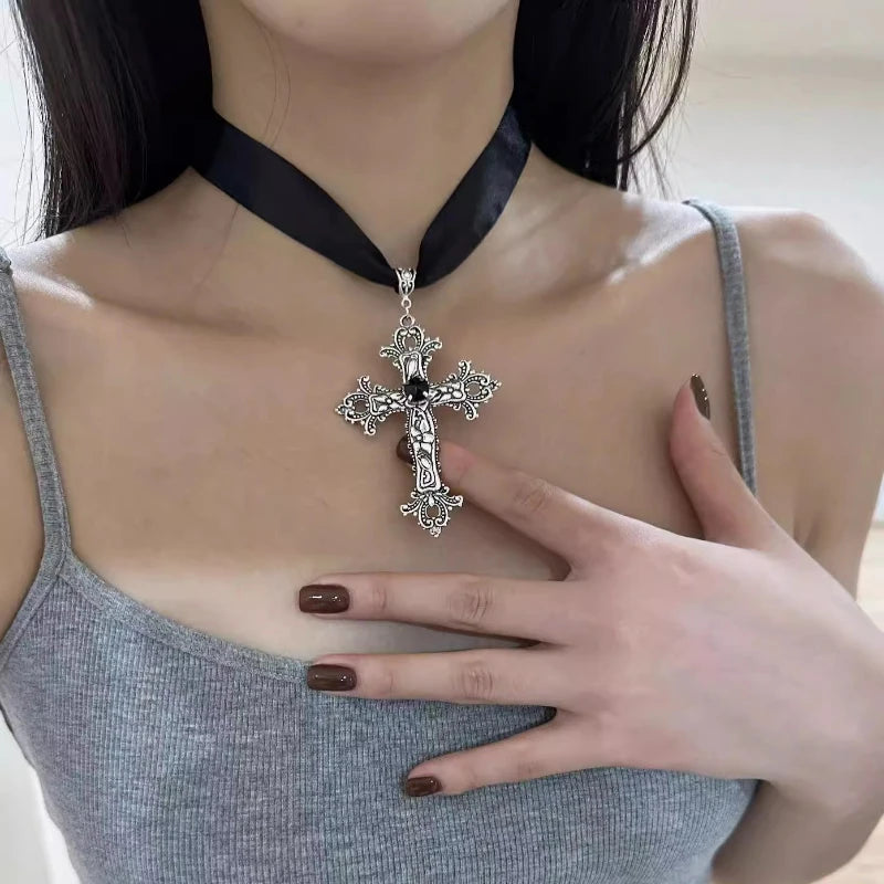 Y2K Gothic Punk Crystal Cross Pendant Necklace for Women Men, Clavicle Chain Lolita Choker Necklaces, Jewelry Gorgeous Party Gifts