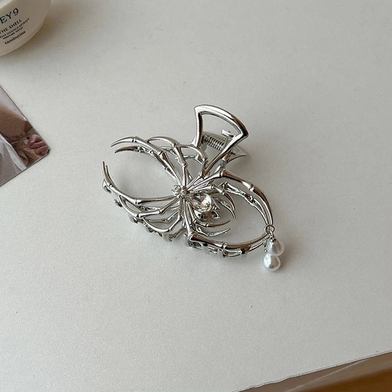 Gothic Spider Shaped Hair Claw Clip for Women Hollow Out Metal Imitation Pearl Shark Clips Charms Cool Girls Hair Accessories M