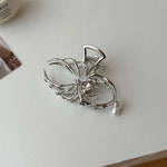Gothic Spider Shaped Hair Claw Clip for Women Hollow Out Metal Imitation Pearl Shark Clips Charms Cool Girls Hair Accessories M