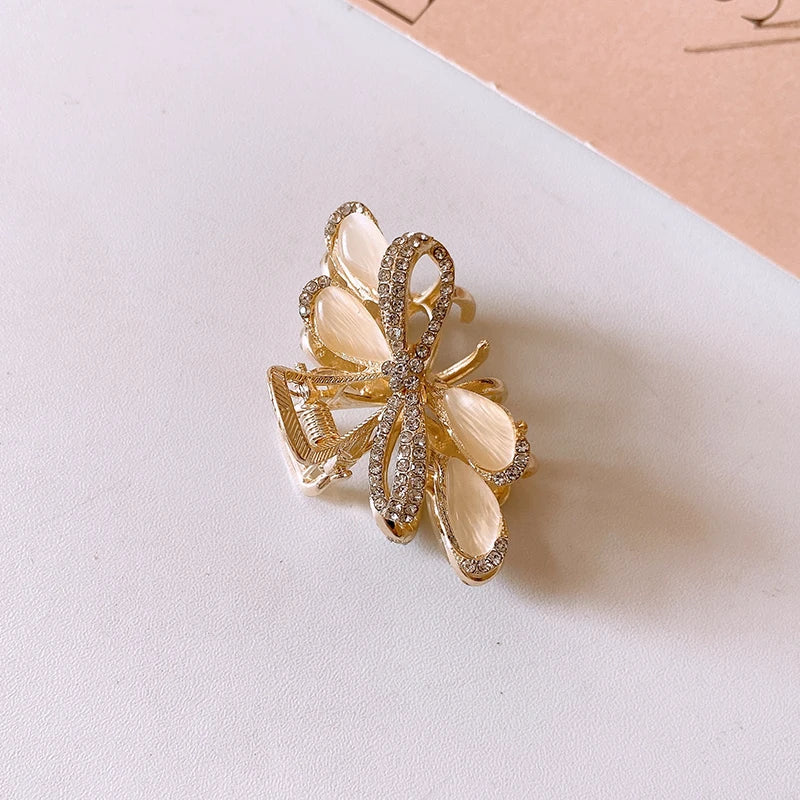 New French Metal Style Imitation Pearl Geometric Mini Cute Hair Claws for Women Temperament Trend Shark Clip Senior Accessories