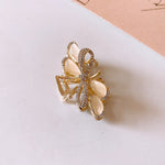 New French Metal Style Imitation Pearl Geometric Mini Cute Hair Claws for Women Temperament Trend Shark Clip Senior Accessories