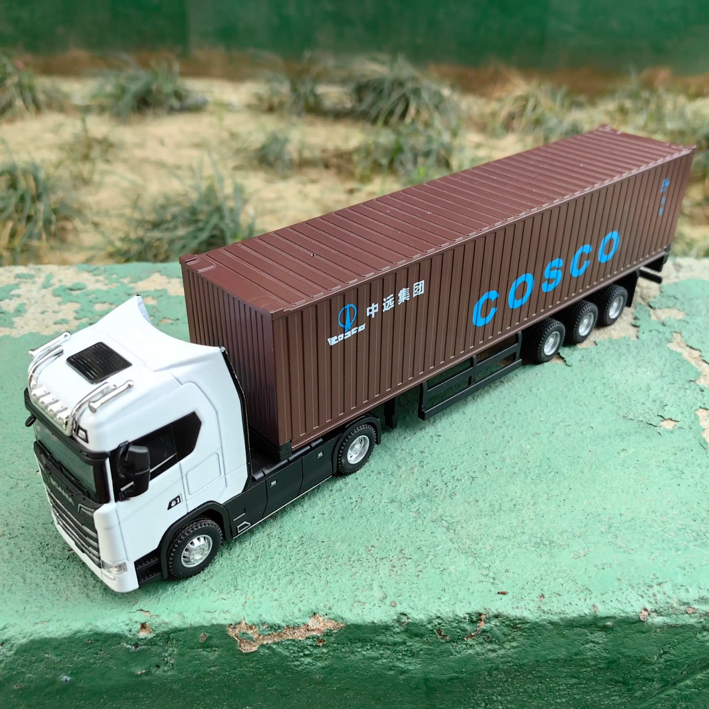 1:50 Alloy Diecast Large Truck Model Car Toy Simulation Container Toy Sound and Light Pull BackTransport Vehicle Model Kid Gifts