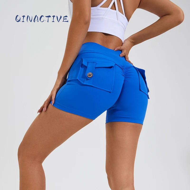 Pantalones Cortos de Yoga QINACTIVE para Mujer con Bolsillos, Fruncidos en los Glúteos, Mallas de Gimnasio de Cintura Alta con Efecto Push Up, Pantalones Cortos Deportivos Sexy para Glúteos, Fitness